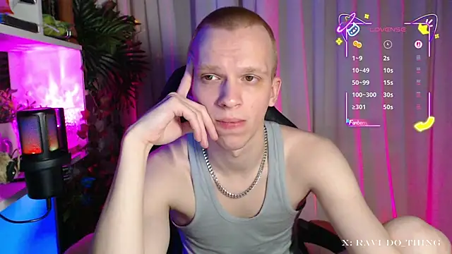 Snapshot of frozen_boy chatting on 11-26-25, 09:49 frozen boy online show from 11-26-25, 09:49