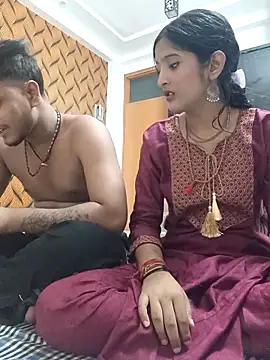 Snapshot of romantic_couple1 chatting on 10-15-25, 12:33 romantic couple1 online show from 10-15-25, 12:33