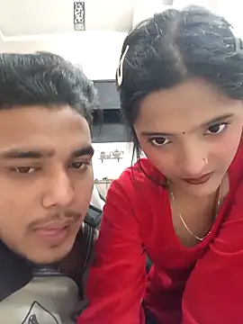 Snapshot of romantic_couple1 chatting on 11-28-25, 01:08 romantic couple1 online show from 11-28-25, 01:08