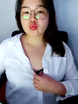 Snapshot of Innogin chatting on 10-23-25, 05:44 Innogin online show from 10-23-25, 05:44