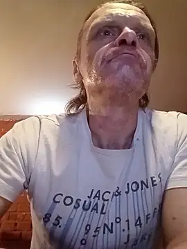 Snapshot of Kuba_Gd chatting on 11-08-25, 02:56 Kuba Gd online show from 11-08-25, 02:56