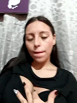 Snapshot of Lahila_ chatting on 10-20-25, 01:11 Lahila online show from 10-20-25, 01:11