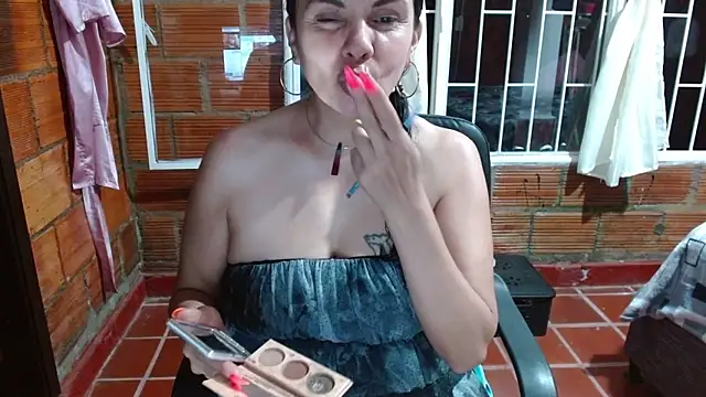 Snapshot of Milf_Fantassyy chatting on 09-29-25, 01:00 Milf Fantassyy online show from 09-29-25, 01:00