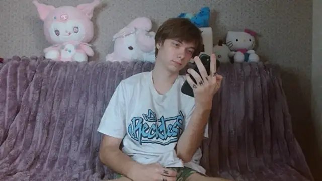 Snapshot of hilt_on_ chatting on 10-25-25, 07:27 hilt on online show from 10-25-25, 07:27