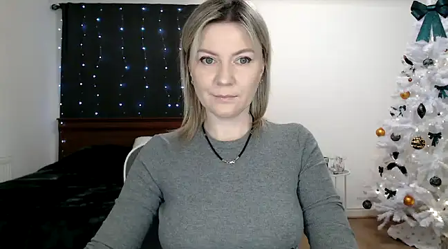 Snapshot of ParadiseAlina chatting on 12-15-24, 06:37 ParadiseAlina online show from 12-15-24, 06:37