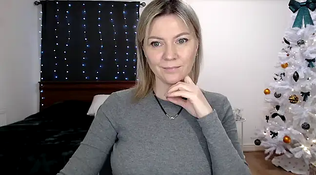 Snapshot of ParadiseAlina chatting on 12-15-24, 09:42 ParadiseAlina online show from 12-15-24, 09:42