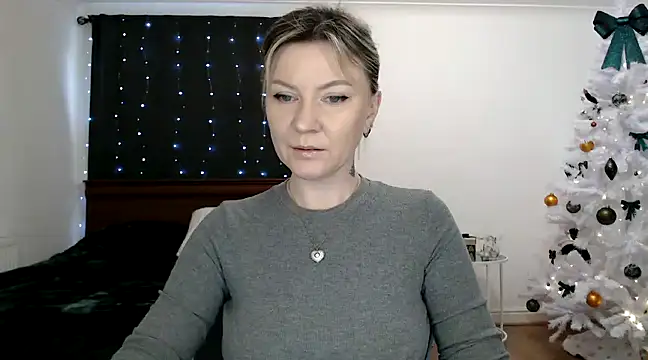 Snapshot of ParadiseAlina chatting on 12-16-24, 01:00 ParadiseAlina online show from 12-16-24, 01:00