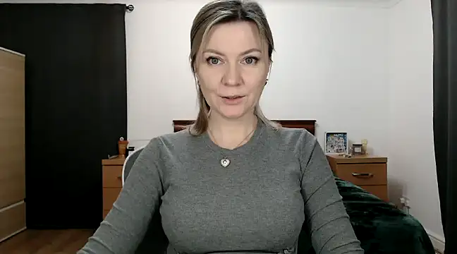 Snapshot of ParadiseAlina chatting on 01-11-25, 08:10 ParadiseAlina online show from 01-11-25, 08:10