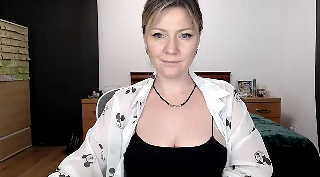 Snapshot of ParadiseAlina chatting on 01-30-25, 10:08 ParadiseAlina online show from 01-30-25, 10:08