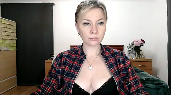 Snapshot of ParadiseAlina chatting on 02-10-25, 06:24 ParadiseAlina online show from 02-10-25, 06:24