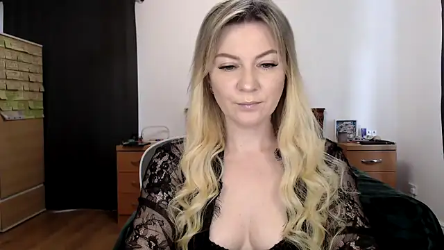 Snapshot of ParadiseAlina chatting on 09-15-25, 11:10 ParadiseAlina online show from 09-15-25, 11:10