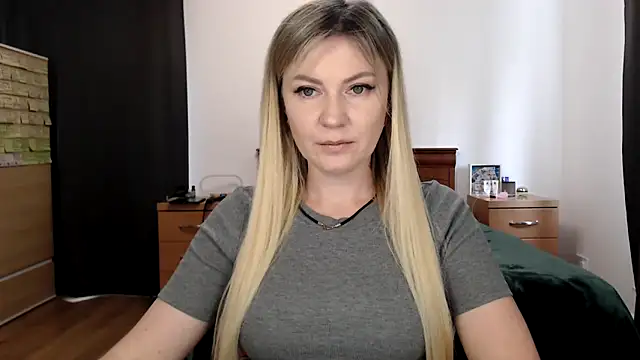 Snapshot of ParadiseAlina chatting on 10-13-25, 12:49 ParadiseAlina online show from 10-13-25, 12:49