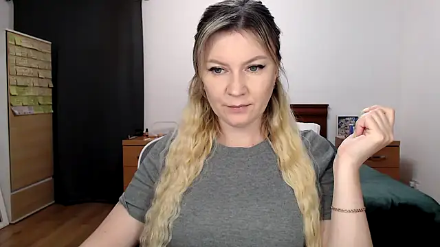 Snapshot of ParadiseAlina chatting on 10-16-25, 07:15 ParadiseAlina online show from 10-16-25, 07:15