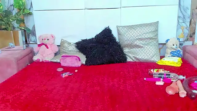 Snapshot of KloeANDbritany chatting on 10-25-25, 02:35 KloeANDbritany online show from 10-25-25, 02:35