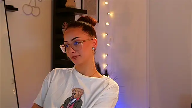 Snapshot of Naomii20__ chatting on 11-07-25, 02:39 Naomii20 online show from 11-07-25, 02:39