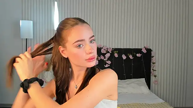 Snapshot of Ameli_Povilain chatting on 10-02-25, 11:28 Ameli Povilain online show from 10-02-25, 11:28