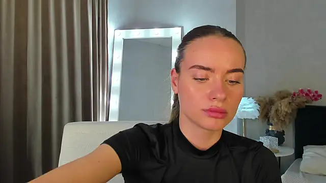 Snapshot of Ameli_Povilain chatting on 10-13-25, 11:43 Ameli Povilain online show from 10-13-25, 11:43