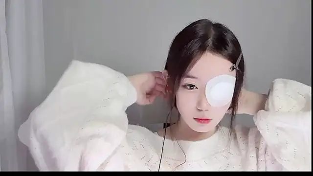 Snapshot of Xiao-runbao chatting on 10-15-25, 01:33 Xiao-runbao online show from 10-15-25, 01:33