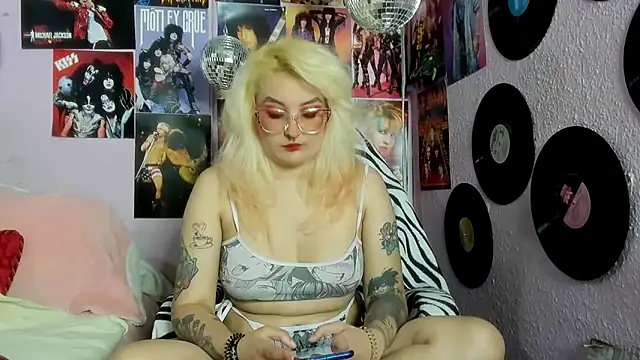 Avril Maria online show from 05-24-26, 02:16
