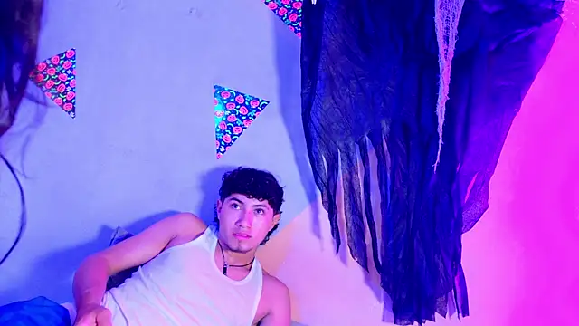 Snapshot of Laura_and_Kevin chatting on 10-25-25, 01:40 Laura and Kevin online show from 10-25-25, 01:40