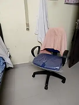 Snapshot of tamilmaha12 chatting on 10-11-25, 08:13 tamilmaha12 online show from 10-11-25, 08:13