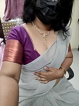 Snapshot of tamilmaha12 chatting on 10-31-25, 11:11 tamilmaha12 online show from 10-31-25, 11:11