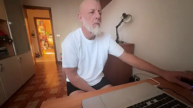 Snapshot of Pigna16PSRN chatting on 02-17-26, 08:00 Pigna16PSRN online show from 02-17-26, 08:00