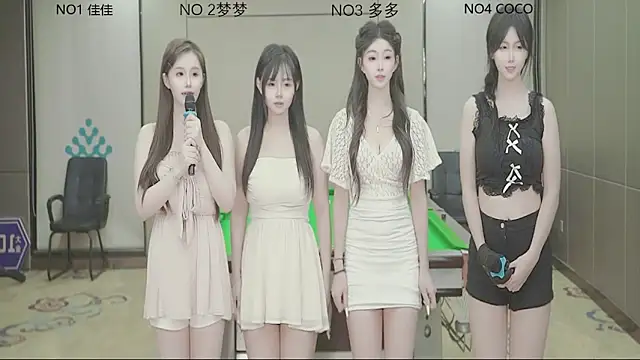 Snapshot of U-R-HERE chatting on 09-18-25, 11:12 U-R-HERE online show from 09-18-25, 11:12