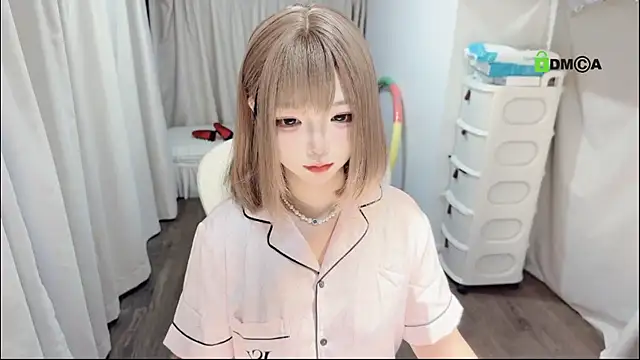 liuruyuan888 online show from 08-07-26, 11:45
