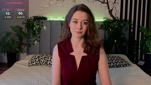 Snapshot of SkyHelen chatting on 11-21-25, 04:44 SkyHelen online show from 11-21-25, 04:44