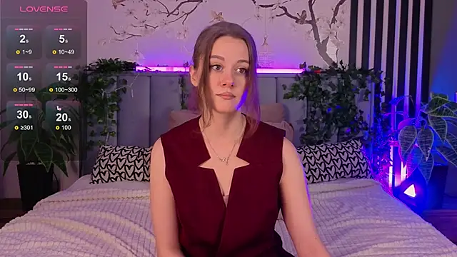 Snapshot of SkyHelen chatting on 11-28-25, 04:15 SkyHelen online show from 11-28-25, 04:15