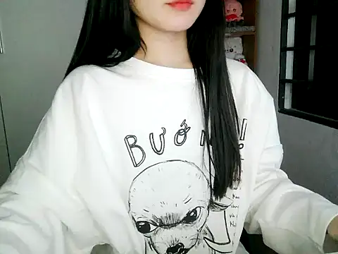 Snapshot of Annabelle-e chatting on 10-24-25, 03:52 Annabelle-e online show from 10-24-25, 03:52