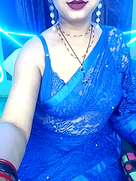 Snapshot of Oh_011 chatting on 06-15-26, 04:42 Oh 011 online show from 06-15-26, 04:42