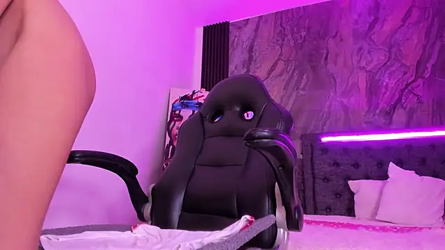 Mia Clay1 online show from 04-17-26, 08:34