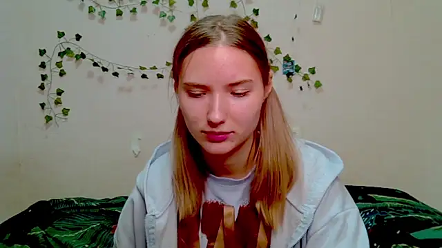 Snapshot of _kikiclark__ chatting on 11-27-25, 08:55 kikiclark online show from 11-27-25, 08:55