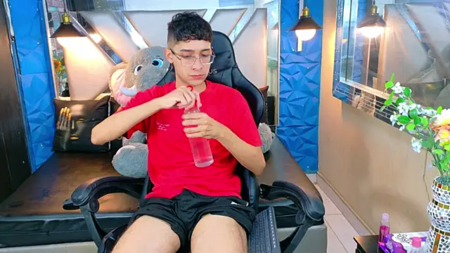 Snapshot of Kygo_Williams chatting on 09-19-25, 02:18 Kygo Williams online show from 09-19-25, 02:18