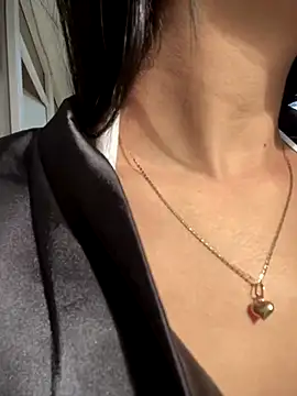 Snapshot of Juanita-Diaz chatting on 10-15-25, 08:31 Juanita-Diaz online show from 10-15-25, 08:31