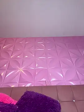 Snapshot of Juanita-Diaz chatting on 10-21-25, 08:42 Juanita-Diaz online show from 10-21-25, 08:42