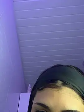 Snapshot of luluzinhax chatting on 09-28-25, 03:01 luluzinhax online show from 09-28-25, 03:01