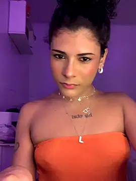 Snapshot of luluzinhax chatting on 10-10-25, 02:32 luluzinhax online show from 10-10-25, 02:32