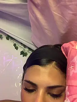 Snapshot of luluzinhax chatting on 10-18-25, 06:08 luluzinhax online show from 10-18-25, 06:08