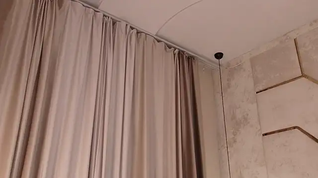 Olivia Mourr online show from 10-11-25, 06:39