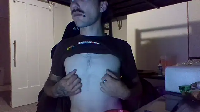 Snapshot of Jbenz420 chatting on 06-17-26, 02:36 Jbenz420 online show from 06-17-26, 02:36