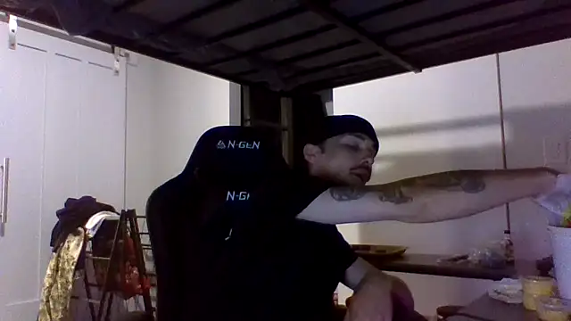 Snapshot of Jbenz420 chatting on 06-22-26, 01:40 Jbenz420 online show from 06-22-26, 01:40