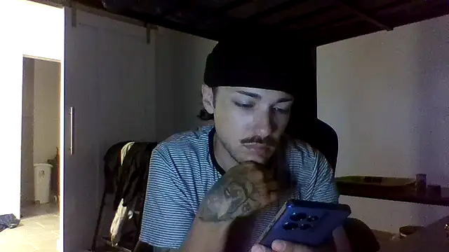 Snapshot of Jbenz420 chatting on 06-25-26, 05:06 Jbenz420 online show from 06-25-26, 05:06
