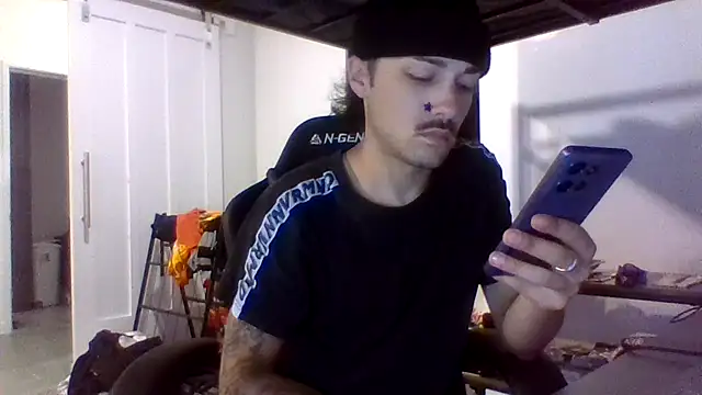 Snapshot of Jbenz420 chatting on 07-04-26, 07:20 Jbenz420 online show from 07-04-26, 07:20