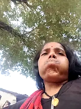 Snapshot of Hot-honi chatting on 11-10-25, 04:33 Hot-honi online show from 11-10-25, 04:33