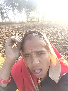 Snapshot of Hot-honi chatting on 11-13-25, 10:14 Hot-honi online show from 11-13-25, 10:14