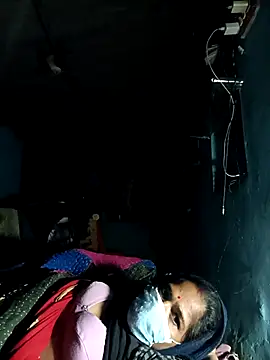 Snapshot of Hot-honi chatting on 11-13-25, 11:47 Hot-honi online show from 11-13-25, 11:47