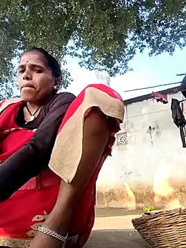 Snapshot of Hot-honi chatting on 11-15-25, 03:04 Hot-honi online show from 11-15-25, 03:04